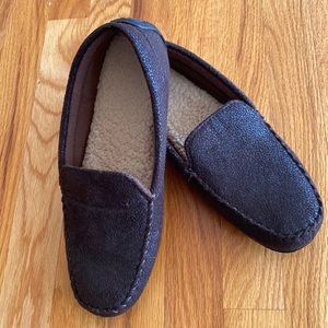 ISOTONER Mens shearling slipper shoe